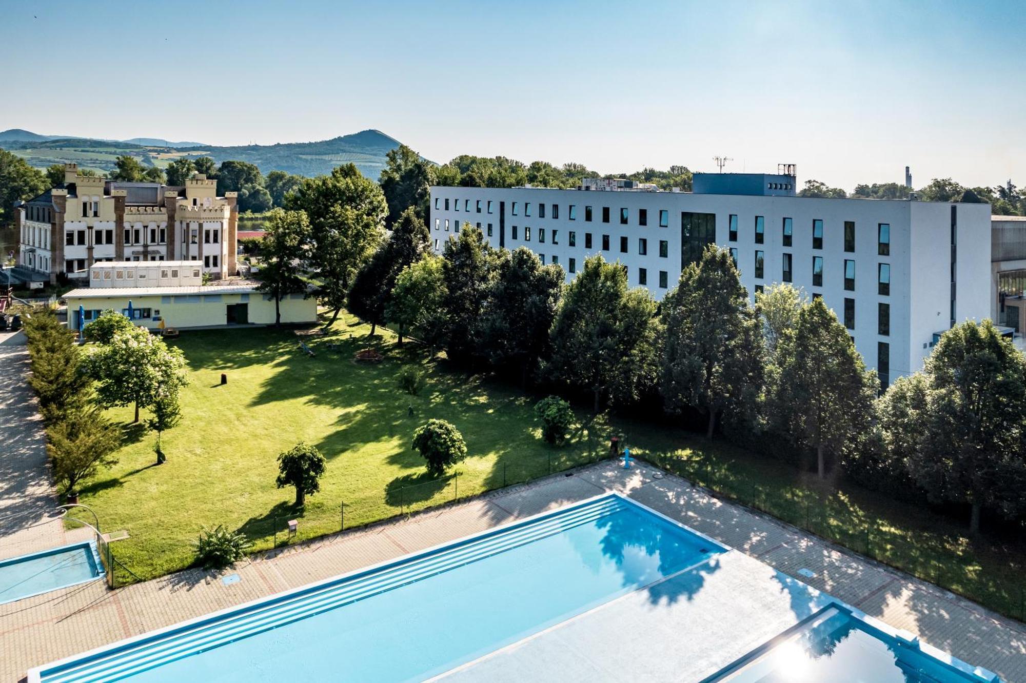 Hotel Active Stadium Lovosice Buitenkant foto